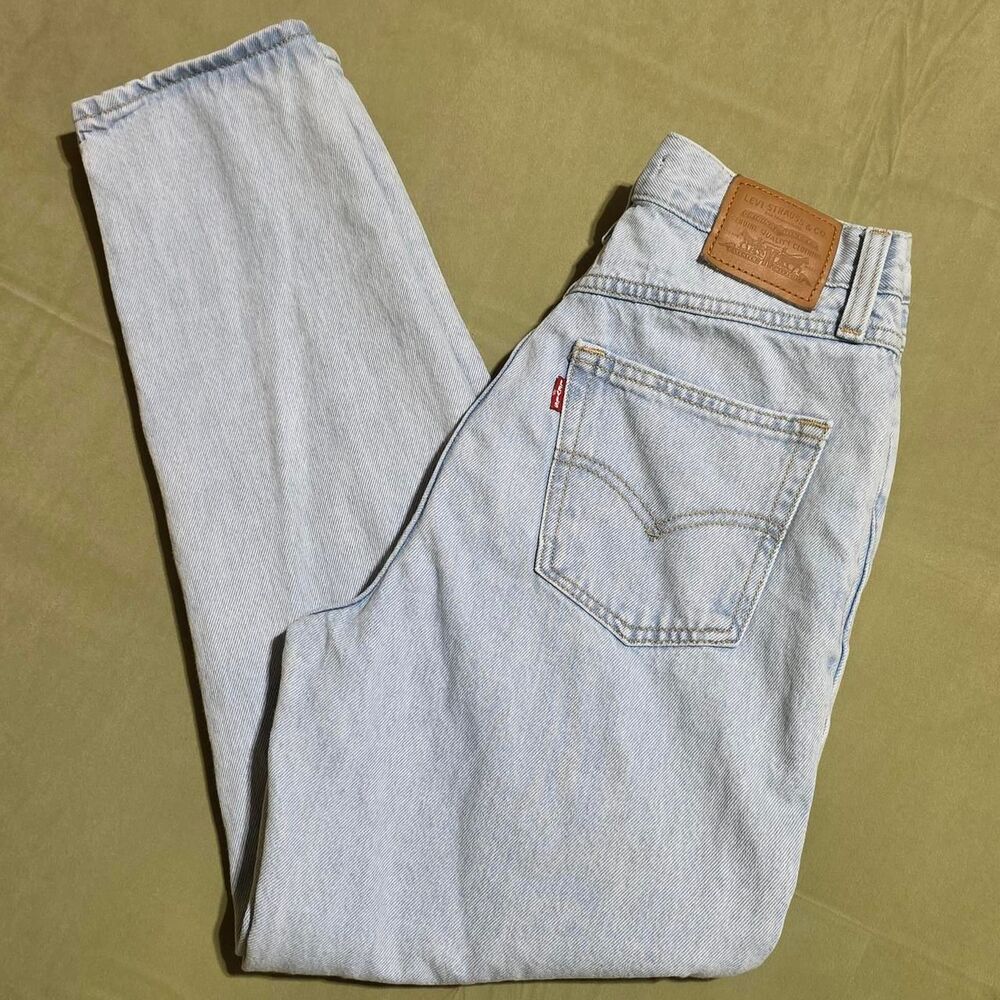 Levi's Premium 80's Mom Jean women's size W27/L28